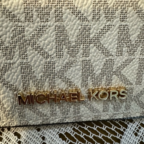 Michael Kors wallet - Picture 8 of 9